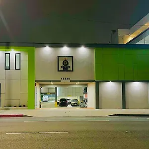 deluxe-inn-hawthorne-lax.topanaheimhotels.com/